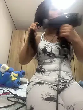 Snapshot of Isa-Jones chatting on December 14, 2025, 12:17 am Isa-Jones online show from December 14, 2025, 12:17 am