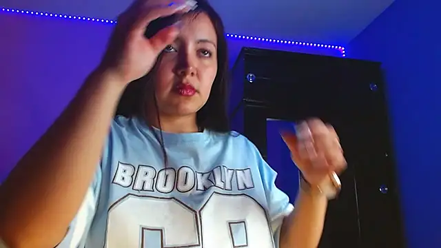 Snapshot of Isa-Jones chatting on December 5, 2025, 2:10 am Isa-Jones online show from December 5, 2025, 2:10 am