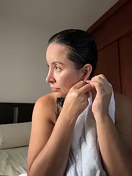emely sexx20 online show from April 23, 2026, 10:00 pm