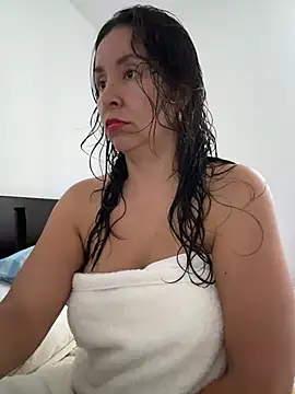 Snapshot of emely_sexx20 chatting on August 3, 2026, 10:58 pm emely sexx20 online show from August 3, 2026, 10:58 pm