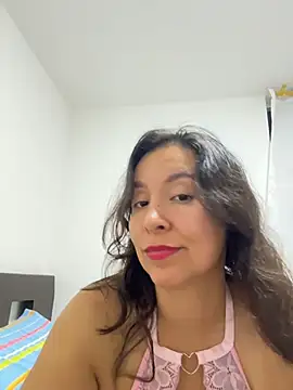 Snapshot of emely_sexx20 chatting on August 6, 2026, 2:39 am emely sexx20 online show from August 6, 2026, 2:39 am