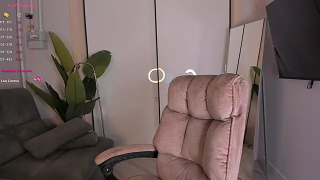 Snapshot of helen_ramsay chatting on October 30, 2025, 2:58 pm helen ramsay online show from October 30, 2025, 2:58 pm