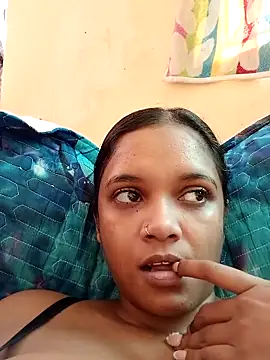 Indianqueen03 online show from May 6, 2026, 12:31 pm