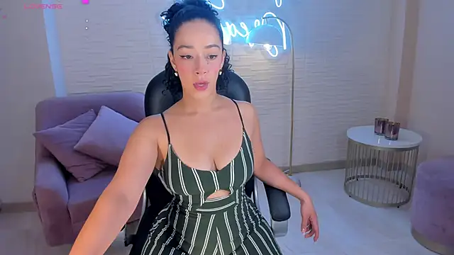 Snapshot of AlessaRomero chatting on March 7, 2025, 7:38 pm AlessaRomero online show from March 7, 2025, 7:38 pm