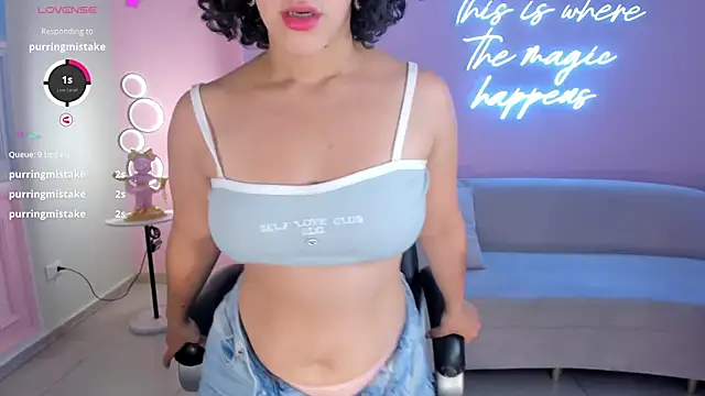 Snapshot of AlessaRomero chatting on February 28, 2025, 10:50 pm AlessaRomero online show from February 28, 2025, 10:50 pm