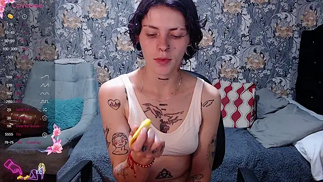 Snapshot of pretty_cristal69 chatting on June 24, 2026, 12:20 am pretty cristal69 online show from June 24, 2026, 12:20 am