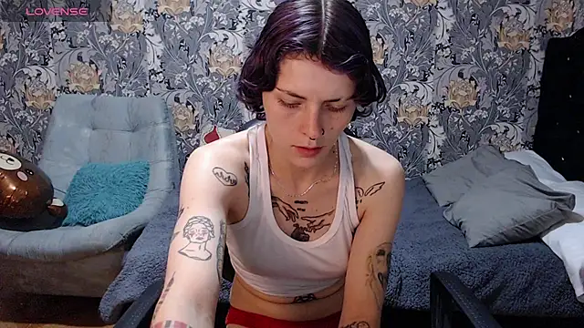 Snapshot of pretty_cristal69 chatting on June 27, 2026, 12:27 am pretty cristal69 online show from June 27, 2026, 12:27 am