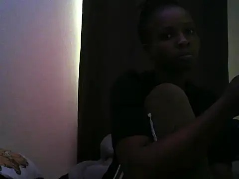 Snapshot of Bella_cute01 chatting on November 5, 2025, 4:26 am Bella cute01 online show from November 5, 2025, 4:26 am