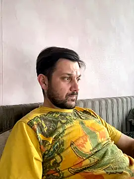 Snapshot of MaeltraJoy chatting on October 24, 2025, 10:03 am MaeltraJoy online show from October 24, 2025, 10:03 am