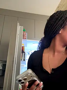 Your Paris online show from November 13, 2025, 7:40 pm