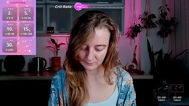 Snapshot of Elly_Helly chatting on November 5, 2025, 8:45 pm Elly Helly online show from November 5, 2025, 8:45 pm