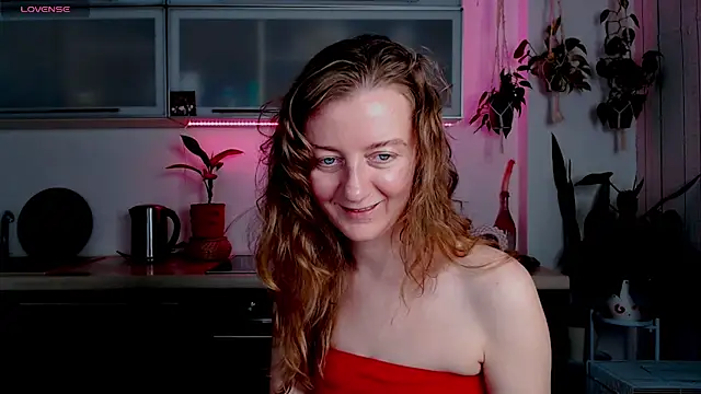 Snapshot of Elly_Helly chatting on October 29, 2025, 7:35 pm Elly Helly online show from October 29, 2025, 7:35 pm