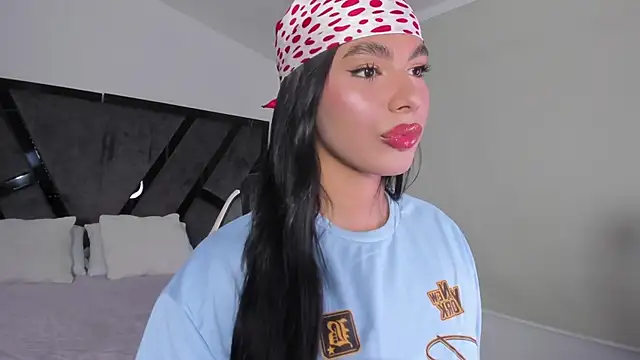 Snapshot of IsabelleFoxx_ chatting on October 21, 2025, 10:09 pm IsabelleFoxx online show from October 21, 2025, 10:09 pm