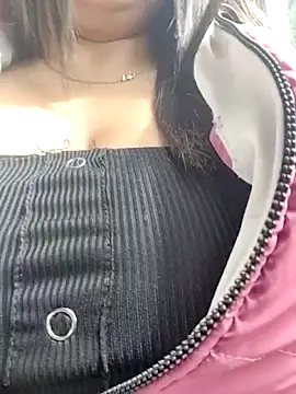Snapshot of Cristal__04 chatting on May 22, 2026, 2:48 pm Cristal 04 online show from May 22, 2026, 2:48 pm