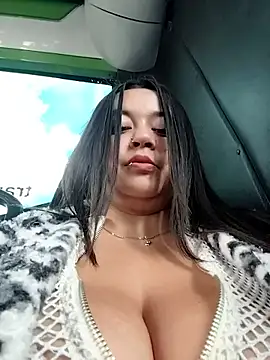 Snapshot of Cristal__04 chatting on May 18, 2026, 3:50 pm Cristal 04 online show from May 18, 2026, 3:50 pm