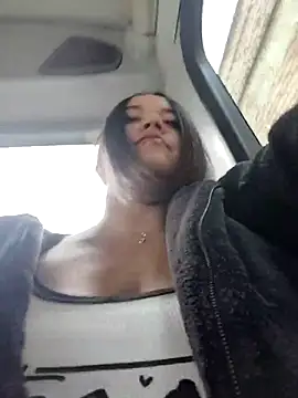 Cristal  04 online show from November 19, 2025, 5:35 pm