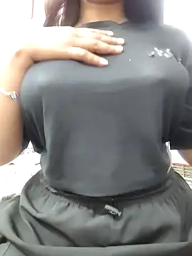 Snapshot of MohiniHott chatting on November 17, 2025, 6:17 am MohiniHott online show from November 17, 2025, 6:17 am