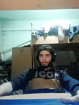 kleineid77 online show from December 14, 2025, 4:34 pm