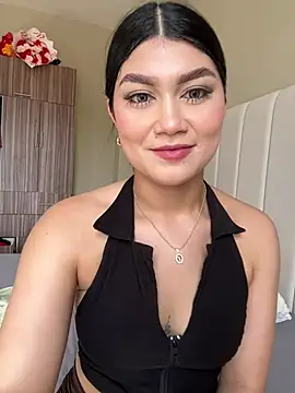 EmmaMartiinez online show from May 4, 2026, 8:33 pm