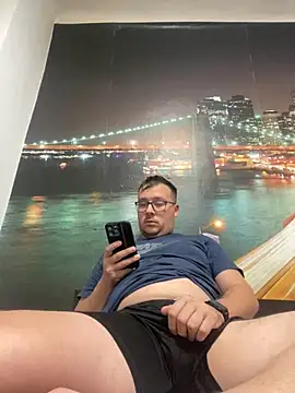 Snapshot of ionut9879 chatting on November 6, 2025, 1:26 pm ionut9879 online show from November 6, 2025, 1:26 pm