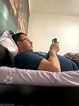 Snapshot of ionut9879 chatting on October 20, 2025, 10:38 am ionut9879 online show from October 20, 2025, 10:38 am