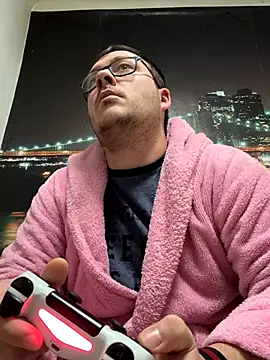 Snapshot of ionut9879 chatting on December 16, 2025, 3:16 pm ionut9879 online show from December 16, 2025, 3:16 pm