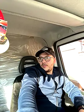 Snapshot of ionut9879 chatting on November 24, 2025, 11:10 am ionut9879 online show from November 24, 2025, 11:10 am