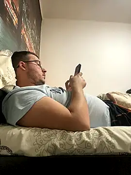 Snapshot of ionut9879 chatting on November 17, 2025, 1:15 pm ionut9879 online show from November 17, 2025, 1:15 pm