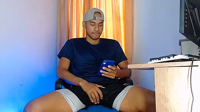 Snapshot of DanteSantoro chatting on July 9, 2026, 9:14 pm DanteSantoro online show from July 9, 2026, 9:14 pm