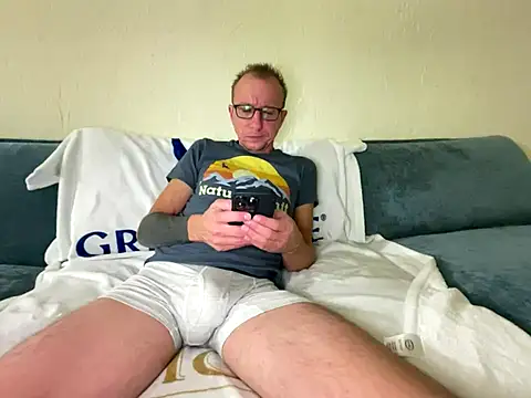 Snapshot of mouser21212 chatting on October 31, 2025, 1:46 am mouser21212 online show from October 31, 2025, 1:46 am