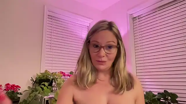 Snapshot of Milf_Goddess chatting on May 14, 2026, 7:49 am Milf Goddess online show from May 14, 2026, 7:49 am