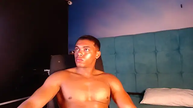 Snapshot of SexyBigCock01 chatting on December 2, 2025, 1:02 pm SexyBigCock01 online show from December 2, 2025, 1:02 pm