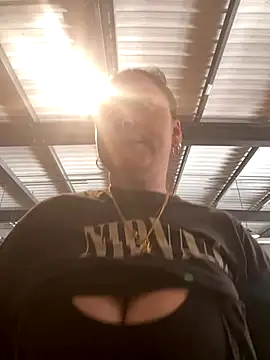 Snapshot of Luccreccia_ chatting on October 12, 2025, 8:26 am Luccreccia online show from October 12, 2025, 8:26 am