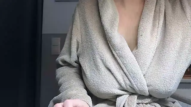 Snapshot of Loona-Lexxington chatting on October 22, 2025, 4:06 pm Loona-Lexxington online show from October 22, 2025, 4:06 pm