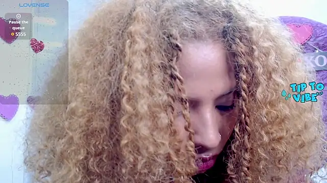 Litzy Curly online show from March 9, 2025, 3:27 pm