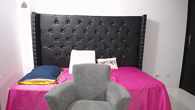 Snapshot of renata_salinas_1 chatting on March 4, 2026, 9:33 pm renata salinas 1 online show from March 4, 2026, 9:33 pm