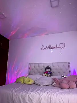 Snapshot of alee_lenoxx chatting on October 21, 2025, 6:13 am alee lenoxx online show from October 21, 2025, 6:13 am