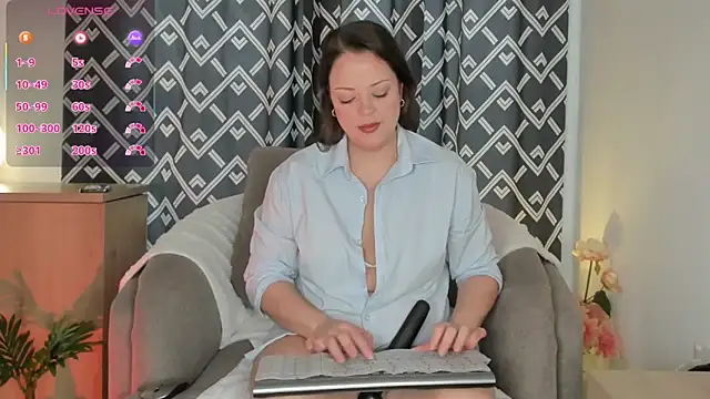 alyjonesoficiall online show from May 2, 2026, 6:46 pm