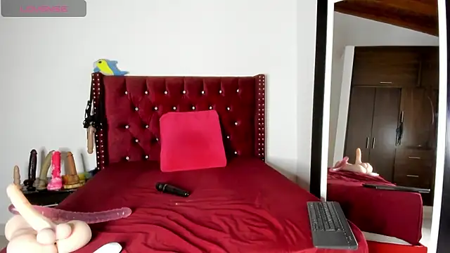 Snapshot of sophivans_milf chatting on March 23, 2026, 10:04 am sophivans milf online show from March 23, 2026, 10:04 am