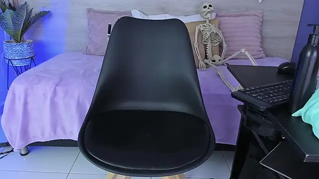 Snapshot of Dakotagloss chatting on October 9, 2025, 9:59 pm Dakotagloss online show from October 9, 2025, 9:59 pm