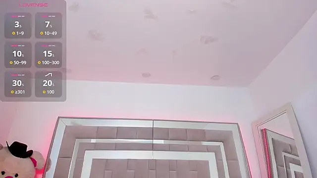 Snapshot of Nicolle_foxy chatting on December 5, 2025, 12:37 pm Nicolle foxy online show from December 5, 2025, 12:37 pm