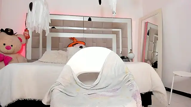 Snapshot of Nicolle_foxy chatting on October 29, 2025, 7:46 pm Nicolle foxy online show from October 29, 2025, 7:46 pm