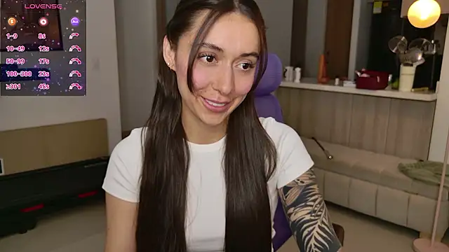 emiliasommer online show from February 14, 2026, 4:51 pm