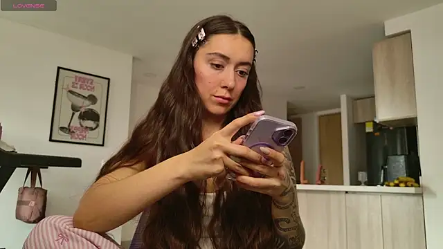 emiliasommer online show from April 5, 2026, 6:58 pm