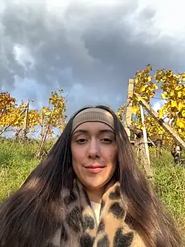 emiliasommer online show from October 24, 2025, 3:11 pm