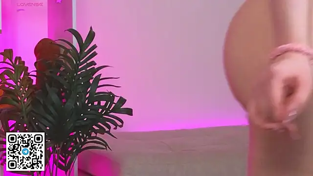 Snapshot of oliviabr0wn0 chatting on February 15, 2026, 7:51 am oliviabr0wn0 online show from February 15, 2026, 7:51 am