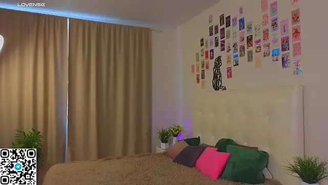 Snapshot of oliviabr0wn0 chatting on October 18, 2025, 2:13 am oliviabr0wn0 online show from October 18, 2025, 2:13 am