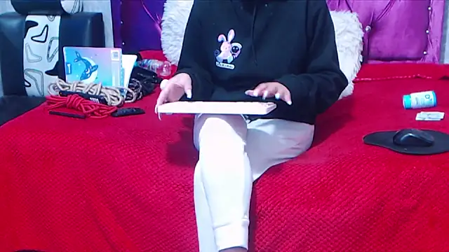 Snapshot of AyshaScott chatting on November 21, 2025, 12:15 pm AyshaScott online show from November 21, 2025, 12:15 pm