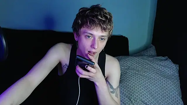 Snapshot of axxxturel chatting on February 25, 2025, 5:51 pm axxxturel online show from February 25, 2025, 5:51 pm