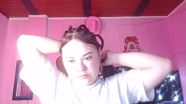 Snapshot of NikkiRous_ chatting on November 14, 2025, 1:37 pm NikkiRous online show from November 14, 2025, 1:37 pm